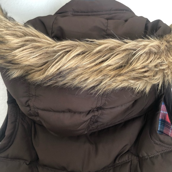 Hollister Red Plaid & Brown Puffer Vest w/ Detachable Fur Hood Size Large - Picture 10 of 14